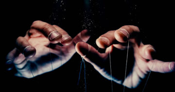 Pupeteers hands