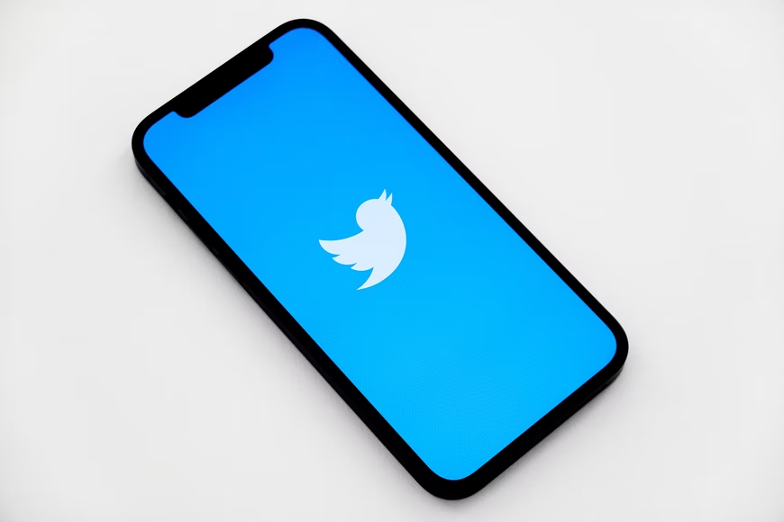 A mobile showing Twitter's app