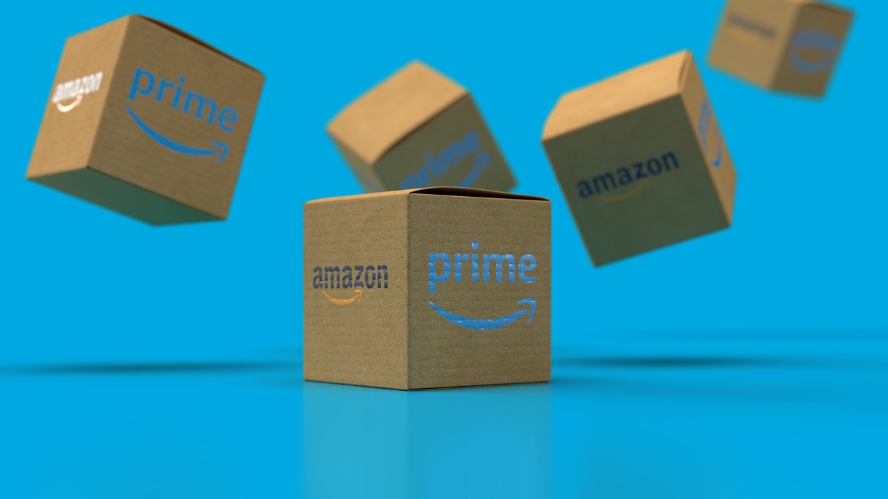 Amazon’s Blueprint for a Seamless Holiday Season, Walmart’s Extended Returns Policy and More News
